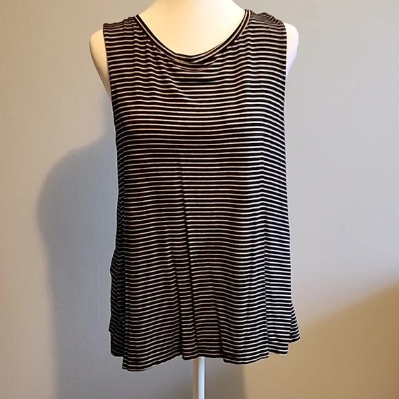 EUC Old Navy top - Picture 2 of 5